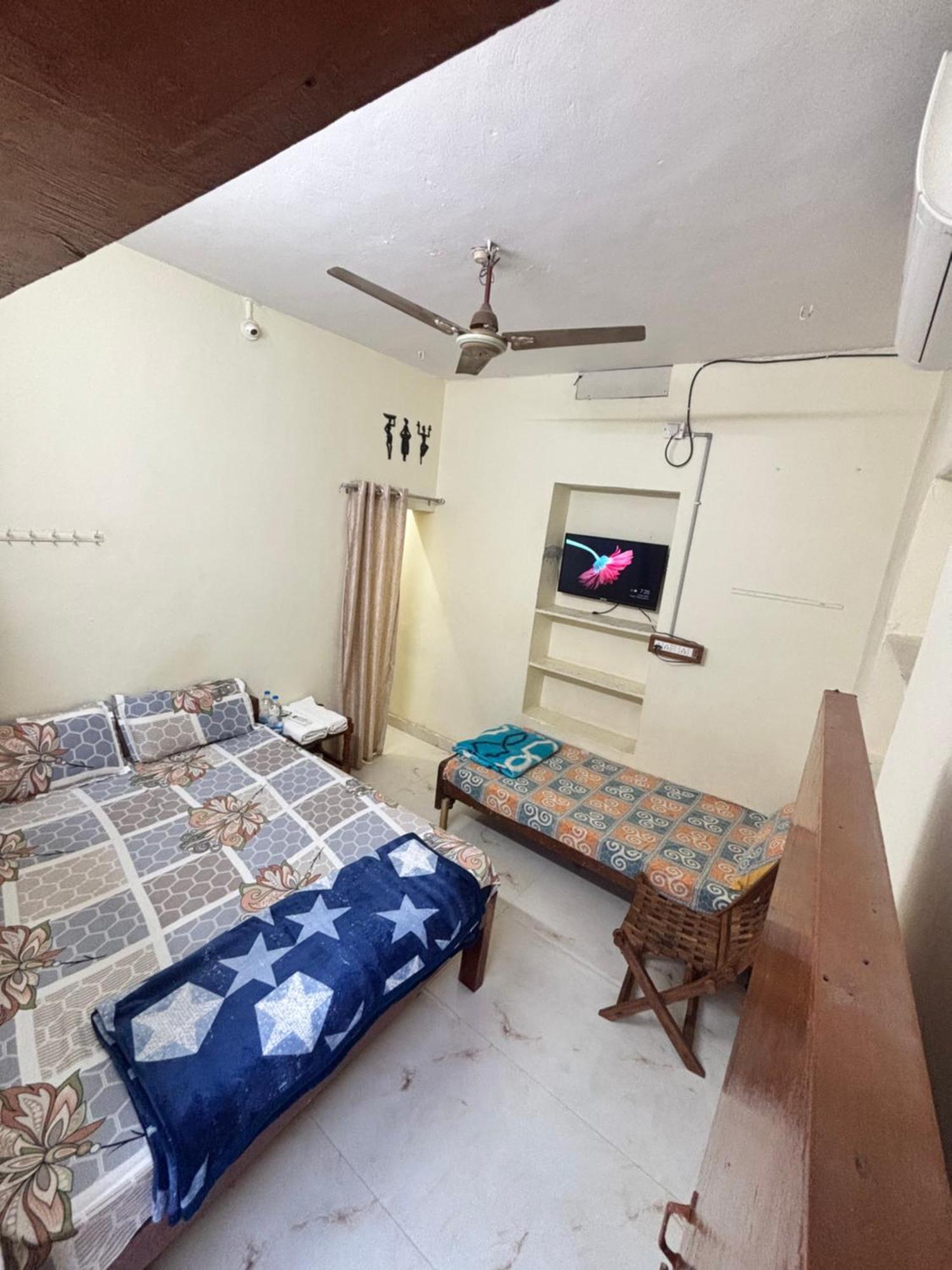 Mahesh Guest House Hampi Exterior photo
